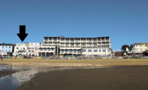 Bay View - Seafront, Sandown - CAR FERRY DEAL